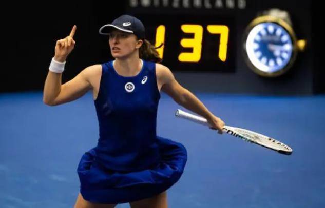 莱万替补登 莱万替补登