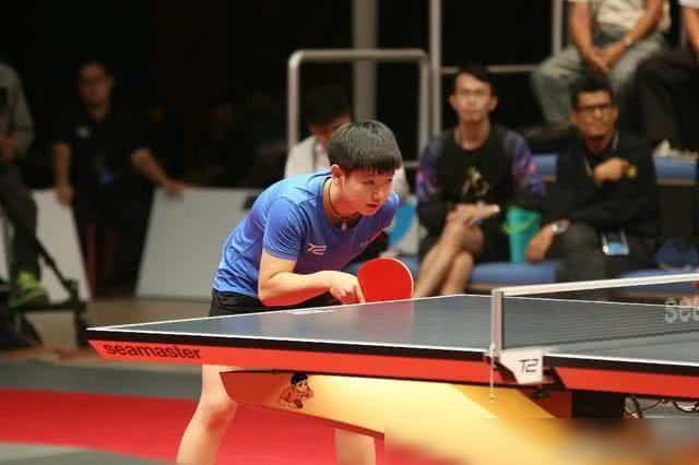 禁区前沿的 禁区前沿的