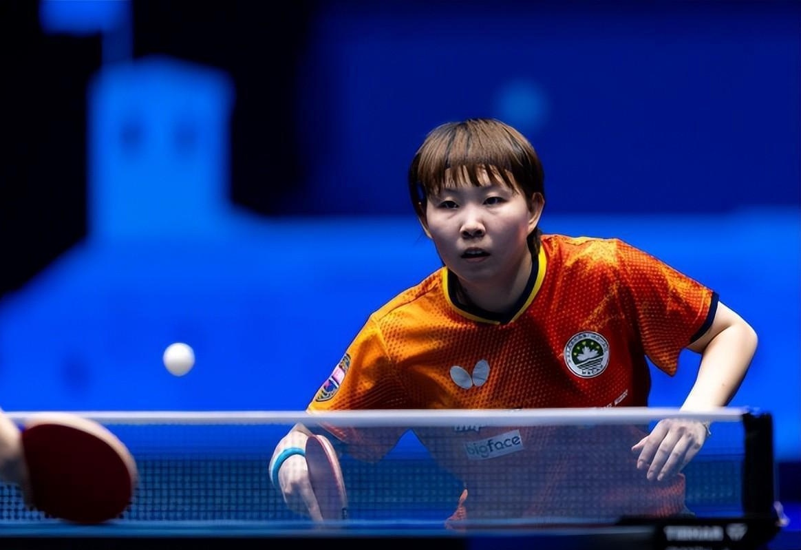 篮的交锋中 篮的交锋中